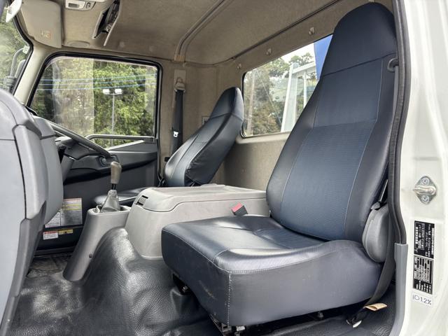 ファイター ２．９ｔ吊４段クレーン　木平　タダノ　ＺＥ３０４ＭＨ　フックイン　ラジコン　５，５００×２，１１０　外装仕上げ済　積載２．８ｔ　Ｆ６　６速　マニュアル　古河ユニック　ＵＮＩＣ　吊ｔ数２．９ｔ吊　４段ブーム　送信機　４ｔクレーン（40枚目）