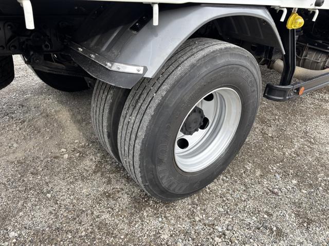 ファイター ２．９ｔ吊４段クレーン　木平　タダノ　ＺＥ３０４ＭＨ　フックイン　ラジコン　５，５００×２，１１０　外装仕上げ済　積載２．８ｔ　Ｆ６　６速　マニュアル　古河ユニック　ＵＮＩＣ　吊ｔ数２．９ｔ吊　４段ブーム　送信機　４ｔクレーン（46枚目）