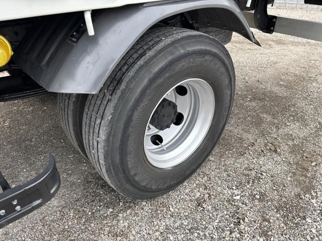 ファイター ２．９ｔ吊４段クレーン　木平　タダノ　ＺＥ３０４ＭＨ　フックイン　ラジコン　５，５００×２，１１０　外装仕上げ済　積載２．８ｔ　Ｆ６　６速　マニュアル　古河ユニック　ＵＮＩＣ　吊ｔ数２．９ｔ吊　４段ブーム　送信機　４ｔクレーン（48枚目）