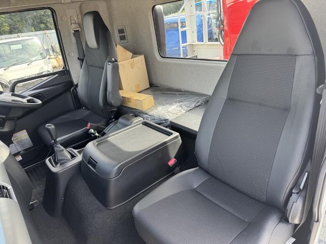 ファイター 4段クレーン アルミブロック ワイド ベッド付 増トン 古河ユニック URG504AMS フックイン ラジコン 差し違いアウトリガー 7,870×2,360 積載10.2t 車検付 走行791km 吊t数2.9t吊 4段ブーム アルミアオリ 増tクレーン(45枚目)