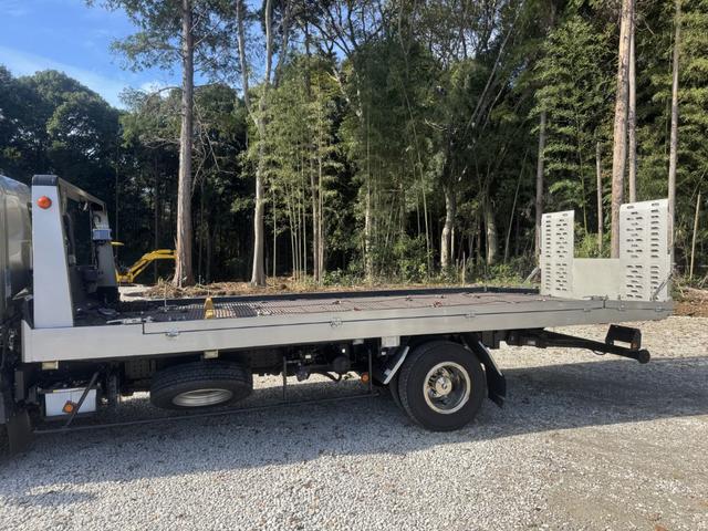 キャンター セーフティーローダー　カスタム　フラトップゼロ　新品エンジンＡＳＳＹ交換（記録簿有り）　極東開発　ＪＮ０２－４５　　ウインチ　ラジコン　左右アオリ開閉式　荷台長５，７２０ｍｍ　車検付　積載３．１ｔ　Ｉ５　５速　マニュアル　車載車　セフティーローダー（8枚目）