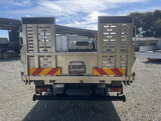 キャンター セーフティーローダー　カスタム　フラトップゼロ　新品エンジンＡＳＳＹ交換（記録簿有り）　極東開発　ＪＮ０２－４５　　ウインチ　ラジコン　左右アオリ開閉式　荷台長５，７２０ｍｍ　車検付　積載３．１ｔ　Ｉ５　５速　マニュアル　車載車　セフティーローダー（9枚目）