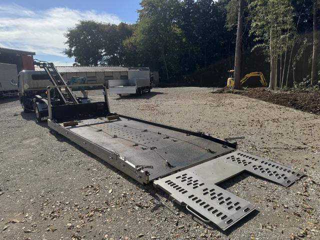 キャンター セーフティーローダー　カスタム　フラトップゼロ　新品エンジンＡＳＳＹ交換（記録簿有り）　極東開発　ＪＮ０２－４５　　ウインチ　ラジコン　左右アオリ開閉式　荷台長５，７２０ｍｍ　車検付　積載３．１ｔ　Ｉ５　５速　マニュアル　車載車　セフティーローダー（16枚目）