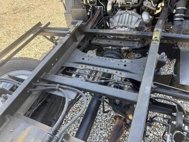 キャンター セーフティーローダー　カスタム　フラトップゼロ　新品エンジンＡＳＳＹ交換（記録簿有り）　極東開発　ＪＮ０２－４５　　ウインチ　ラジコン　左右アオリ開閉式　荷台長５，７２０ｍｍ　車検付　積載３．１ｔ　Ｉ５　５速　マニュアル　車載車　セフティーローダー（18枚目）