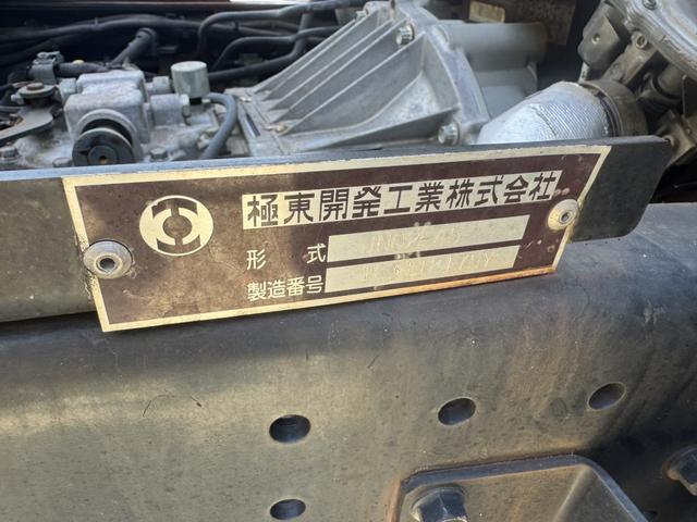キャンター セーフティーローダー　カスタム　フラトップゼロ　新品エンジンＡＳＳＹ交換（記録簿有り）　極東開発　ＪＮ０２－４５　　ウインチ　ラジコン　左右アオリ開閉式　荷台長５，７２０ｍｍ　車検付　積載３．１ｔ　Ｉ５　５速　マニュアル　車載車　セフティーローダー（23枚目）