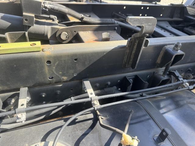 キャンター セーフティーローダー　カスタム　フラトップゼロ　新品エンジンＡＳＳＹ交換（記録簿有り）　極東開発　ＪＮ０２－４５　　ウインチ　ラジコン　左右アオリ開閉式　荷台長５，７２０ｍｍ　車検付　積載３．１ｔ　Ｉ５　５速　マニュアル　車載車　セフティーローダー（24枚目）