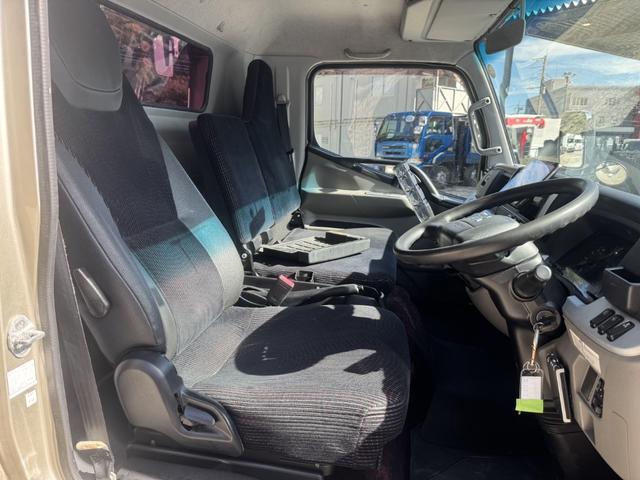 キャンター セーフティーローダー　カスタム　フラトップゼロ　新品エンジンＡＳＳＹ交換（記録簿有り）　極東開発　ＪＮ０２－４５　　ウインチ　ラジコン　左右アオリ開閉式　荷台長５，７２０ｍｍ　車検付　積載３．１ｔ　Ｉ５　５速　マニュアル　車載車　セフティーローダー（32枚目）