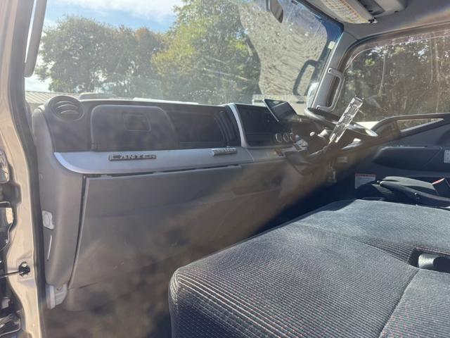 キャンター セーフティーローダー　カスタム　フラトップゼロ　新品エンジンＡＳＳＹ交換（記録簿有り）　極東開発　ＪＮ０２－４５　　ウインチ　ラジコン　左右アオリ開閉式　荷台長５，７２０ｍｍ　車検付　積載３．１ｔ　Ｉ５　５速　マニュアル　車載車　セフティーローダー（37枚目）