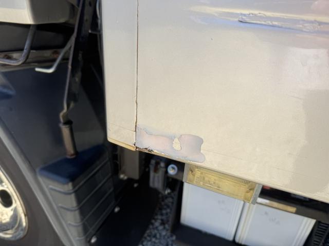 キャンター セーフティーローダー　カスタム　フラトップゼロ　新品エンジンＡＳＳＹ交換（記録簿有り）　極東開発　ＪＮ０２－４５　　ウインチ　ラジコン　左右アオリ開閉式　荷台長５，７２０ｍｍ　車検付　積載３．１ｔ　Ｉ５　５速　マニュアル　車載車　セフティーローダー（47枚目）