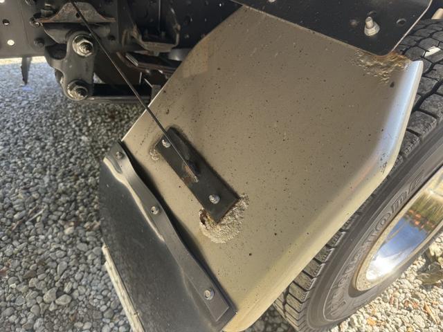 キャンター セーフティーローダー　カスタム　フラトップゼロ　新品エンジンＡＳＳＹ交換（記録簿有り）　極東開発　ＪＮ０２－４５　　ウインチ　ラジコン　左右アオリ開閉式　荷台長５，７２０ｍｍ　車検付　積載３．１ｔ　Ｉ５　５速　マニュアル　車載車　セフティーローダー（49枚目）