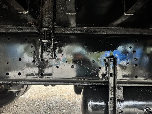 ギガ 2.9t吊4段クレーン アルミブロック 4軸低床 エアサス タダノ ZE504HRE ラジコン フックイン 8,670×2,390 積載11.9t F7 7速 マニュアル フルメッキ リターダ 吊t数2.9t吊 4段ブーム 古河ユニック UNIC 大型クレーン(25枚目)