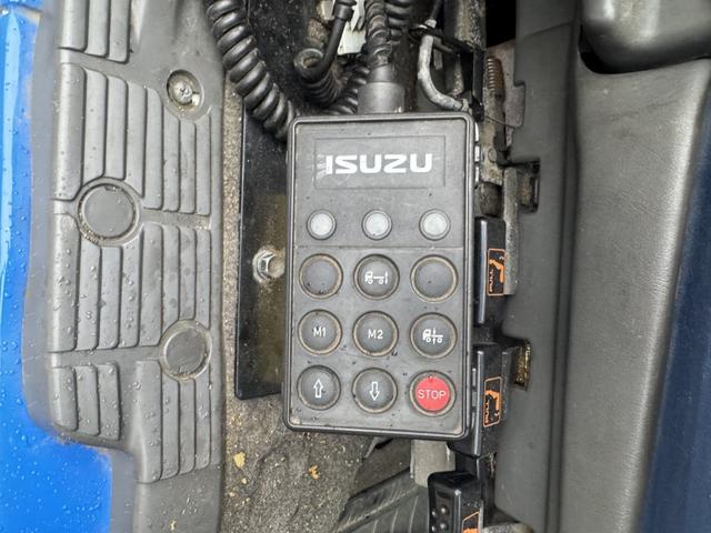 ギガ 2.9t吊4段クレーン アルミブロック 4軸低床 エアサス タダノ ZE504HRE ラジコン フックイン 8,670×2,390 積載11.9t F7 7速 マニュアル フルメッキ リターダ 吊t数2.9t吊 4段ブーム 古河ユニック UNIC 大型クレーン(35枚目)