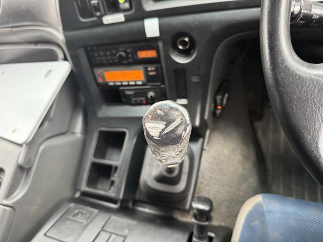 ギガ 2.9t吊4段クレーン アルミブロック 4軸低床 エアサス タダノ ZE504HRE ラジコン フックイン 8,670×2,390 積載11.9t F7 7速 マニュアル フルメッキ リターダ 吊t数2.9t吊 4段ブーム 古河ユニック UNIC 大型クレーン(43枚目)