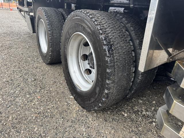 ギガ 2.9t吊4段クレーン アルミブロック 4軸低床 エアサス タダノ ZE504HRE ラジコン フックイン 8,670×2,390 積載11.9t F7 7速 マニュアル フルメッキ リターダ 吊t数2.9t吊 4段ブーム 古河ユニック UNIC 大型クレーン(50枚目)