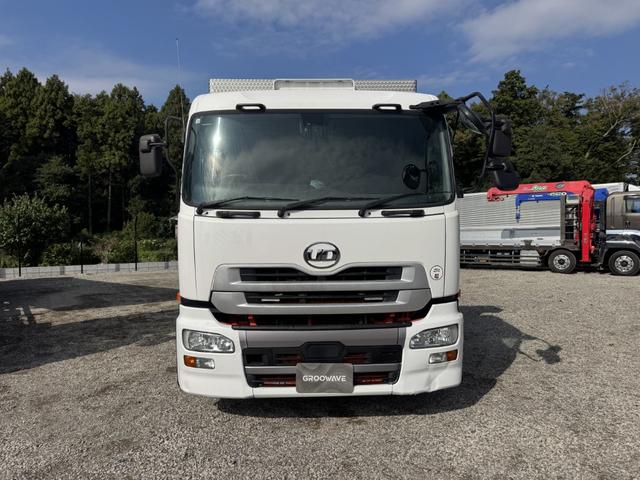 クオン アルミブロック 4軸低床 エアサス 5方開 引出しフック14対 スタンションホール1ケ センタースタンションホール3対 9,500×2,360 積載14t シフト:エスコットV 2ペダル アルミアオリ アルミ平 平ボディー(6枚目)