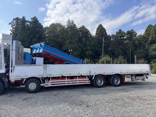 クオン アルミブロック 4軸低床 エアサス 5方開 引出しフック14対 スタンションホール1ケ センタースタンションホール3対 9,500×2,360 積載14t シフト:エスコットV 2ペダル アルミアオリ アルミ平 平ボディー(7枚目)