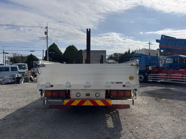 クオン アルミブロック 4軸低床 エアサス 5方開 引出しフック14対 スタンションホール1ケ センタースタンションホール3対 9,500×2,360 積載14t シフト:エスコットV 2ペダル アルミアオリ アルミ平 平ボディー(9枚目)