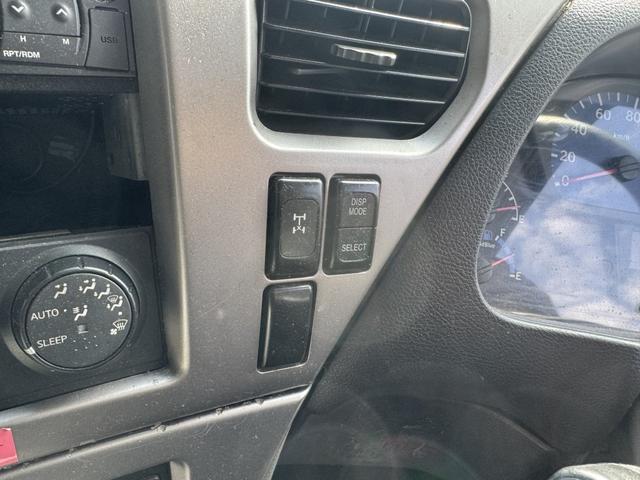 クオン アルミブロック 4軸低床 エアサス 5方開 引出しフック14対 スタンションホール1ケ センタースタンションホール3対 9,500×2,360 積載14t シフト:エスコットV 2ペダル アルミアオリ アルミ平 平ボディー(34枚目)