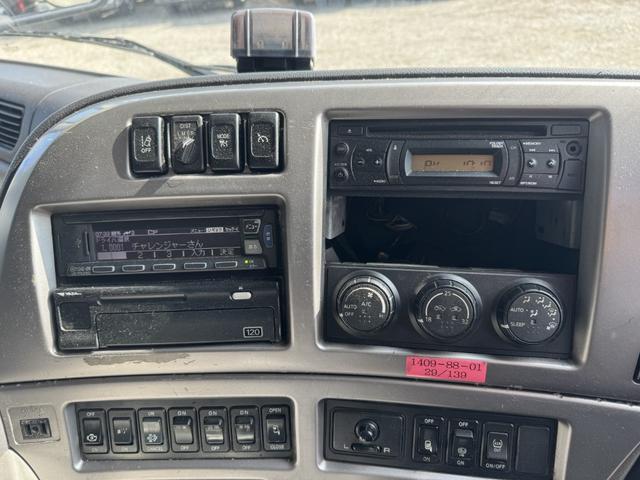 クオン アルミブロック 4軸低床 エアサス 5方開 引出しフック14対 スタンションホール1ケ センタースタンションホール3対 9,500×2,360 積載14t シフト:エスコットV 2ペダル アルミアオリ アルミ平 平ボディー(35枚目)