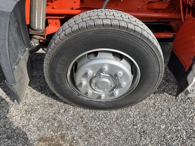 クオン アルミブロック 4軸低床 エアサス 5方開 引出しフック14対 スタンションホール1ケ センタースタンションホール3対 9,500×2,360 積載14t シフト:エスコットV 2ペダル アルミアオリ アルミ平 平ボディー(48枚目)