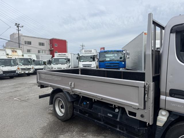 キャンター 木平　標準セミロング　走行３７千ｋｍ　床板張り替え済み　３方開　丸かんフック２対　積載３ｔ　Ｉ５　５速　マニュアル　平ボディー　平ボデー　ＥＴＣ２．０　バックカメラ　ＬＤＷＳ　アクティブブレーキアシスト（ＡＭＢ）（7枚目）
