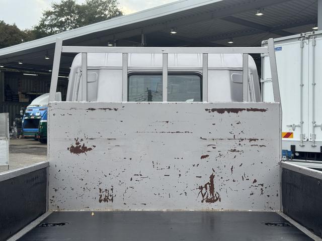 キャンター 木平　標準セミロング　走行３７千ｋｍ　床板張り替え済み　３方開　丸かんフック２対　積載３ｔ　Ｉ５　５速　マニュアル　平ボディー　平ボデー　ＥＴＣ２．０　バックカメラ　ＬＤＷＳ　アクティブブレーキアシスト（ＡＭＢ）（14枚目）