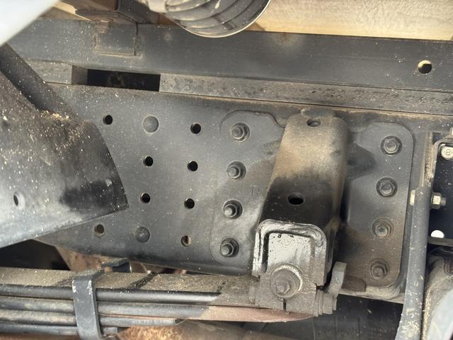 キャンター 木平　標準セミロング　走行３７千ｋｍ　床板張り替え済み　３方開　丸かんフック２対　積載３ｔ　Ｉ５　５速　マニュアル　平ボディー　平ボデー　ＥＴＣ２．０　バックカメラ　ＬＤＷＳ　アクティブブレーキアシスト（ＡＭＢ）（18枚目）