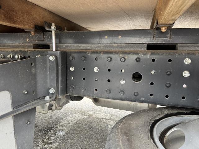 キャンター 木平　標準セミロング　走行３７千ｋｍ　床板張り替え済み　３方開　丸かんフック２対　積載３ｔ　Ｉ５　５速　マニュアル　平ボディー　平ボデー　ＥＴＣ２．０　バックカメラ　ＬＤＷＳ　アクティブブレーキアシスト（ＡＭＢ）（19枚目）