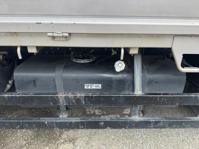 キャンター 木平　標準セミロング　走行３７千ｋｍ　床板張り替え済み　３方開　丸かんフック２対　積載３ｔ　Ｉ５　５速　マニュアル　平ボディー　平ボデー　ＥＴＣ２．０　バックカメラ　ＬＤＷＳ　アクティブブレーキアシスト（ＡＭＢ）（20枚目）