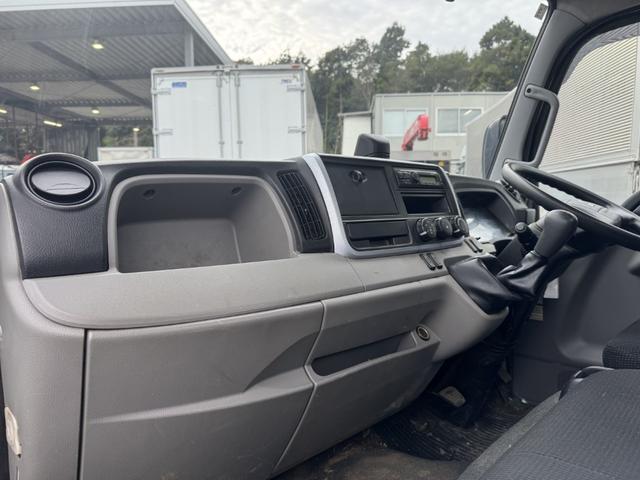 キャンター 木平　標準セミロング　走行３７千ｋｍ　床板張り替え済み　３方開　丸かんフック２対　積載３ｔ　Ｉ５　５速　マニュアル　平ボディー　平ボデー　ＥＴＣ２．０　バックカメラ　ＬＤＷＳ　アクティブブレーキアシスト（ＡＭＢ）（28枚目）