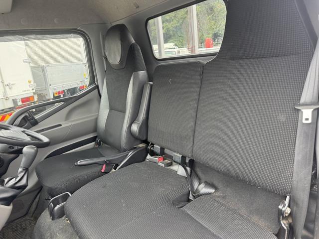 キャンター 木平　標準セミロング　走行３７千ｋｍ　床板張り替え済み　３方開　丸かんフック２対　積載３ｔ　Ｉ５　５速　マニュアル　平ボディー　平ボデー　ＥＴＣ２．０　バックカメラ　ＬＤＷＳ　アクティブブレーキアシスト（ＡＭＢ）（29枚目）