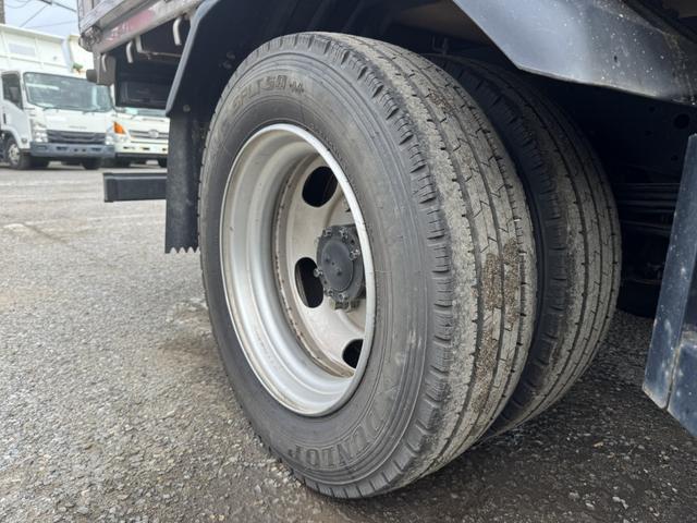 キャンター 木平　標準セミロング　走行３７千ｋｍ　床板張り替え済み　３方開　丸かんフック２対　積載３ｔ　Ｉ５　５速　マニュアル　平ボディー　平ボデー　ＥＴＣ２．０　バックカメラ　ＬＤＷＳ　アクティブブレーキアシスト（ＡＭＢ）（34枚目）