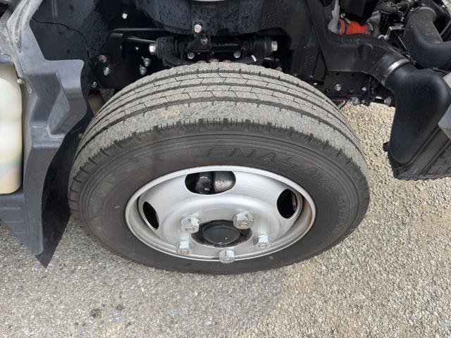 キャンター 木平　標準セミロング　走行３７千ｋｍ　床板張り替え済み　３方開　丸かんフック２対　積載３ｔ　Ｉ５　５速　マニュアル　平ボディー　平ボデー　ＥＴＣ２．０　バックカメラ　ＬＤＷＳ　アクティブブレーキアシスト（ＡＭＢ）（35枚目）