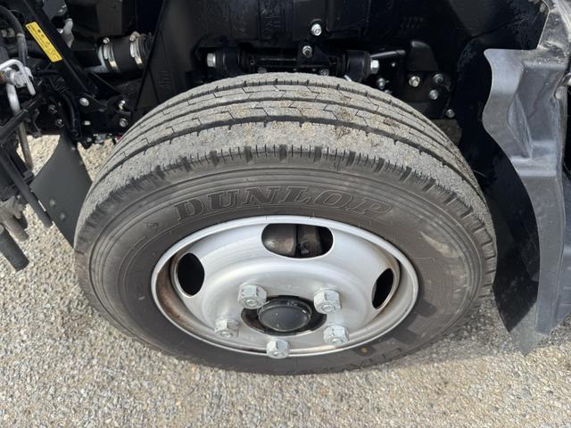 キャンター 木平　標準セミロング　走行３７千ｋｍ　床板張り替え済み　３方開　丸かんフック２対　積載３ｔ　Ｉ５　５速　マニュアル　平ボディー　平ボデー　ＥＴＣ２．０　バックカメラ　ＬＤＷＳ　アクティブブレーキアシスト（ＡＭＢ）（36枚目）