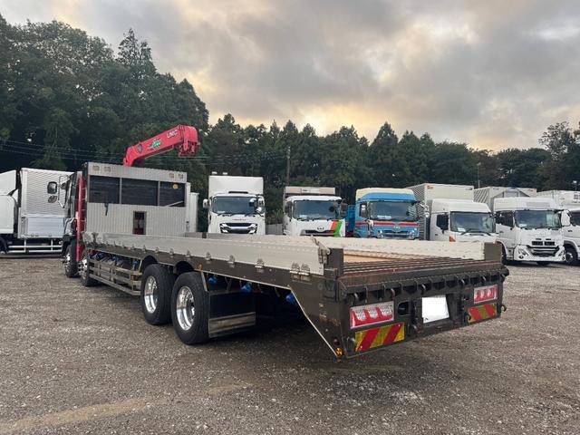 ギガ 2.9t吊4段セルフクレーン アルミブロック 4軸低床 古河ユニック URU504HN フックイン ラジコン スロープハンガー あゆみ板 8,600×2,330 積載11.8t アルミホイール 車検付 フルメッキ シフト:スムーサーG 3ペダル(5枚目)