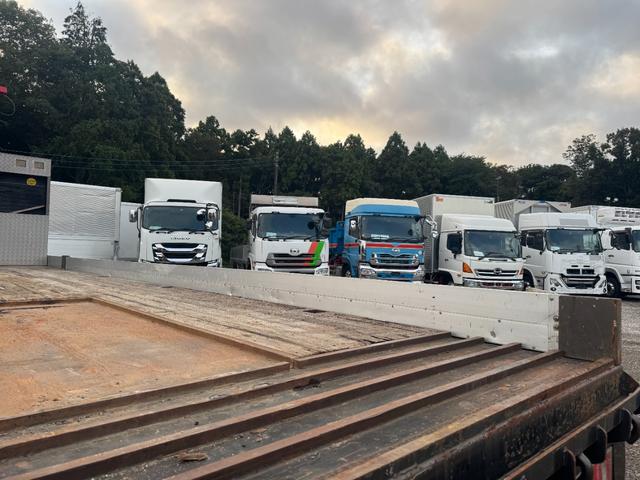 ギガ 2.9t吊4段セルフクレーン アルミブロック 4軸低床 古河ユニック URU504HN フックイン ラジコン スロープハンガー あゆみ板 8,600×2,330 積載11.8t アルミホイール 車検付 フルメッキ シフト:スムーサーG 3ペダル(11枚目)