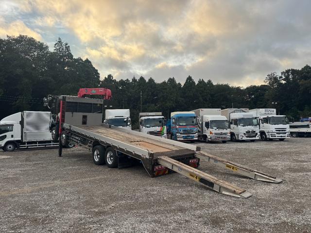 ギガ 2.9t吊4段セルフクレーン アルミブロック 4軸低床 古河ユニック URU504HN フックイン ラジコン スロープハンガー あゆみ板 8,600×2,330 積載11.8t アルミホイール 車検付 フルメッキ シフト:スムーサーG 3ペダル(17枚目)