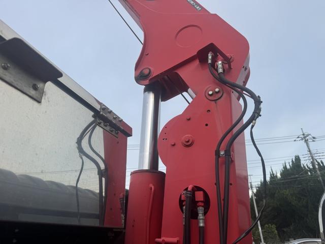 ギガ 2.9t吊4段セルフクレーン アルミブロック 4軸低床 古河ユニック URU504HN フックイン ラジコン スロープハンガー あゆみ板 8,600×2,330 積載11.8t アルミホイール 車検付 フルメッキ シフト:スムーサーG 3ペダル(19枚目)