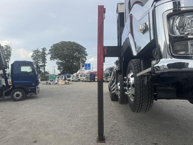 ギガ 2.9t吊4段セルフクレーン アルミブロック 4軸低床 古河ユニック URU504HN フックイン ラジコン スロープハンガー あゆみ板 8,600×2,330 積載11.8t アルミホイール 車検付 フルメッキ シフト:スムーサーG 3ペダル(20枚目)