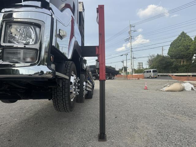 ギガ 2.9t吊4段セルフクレーン アルミブロック 4軸低床 古河ユニック URU504HN フックイン ラジコン スロープハンガー あゆみ板 8,600×2,330 積載11.8t アルミホイール 車検付 フルメッキ シフト:スムーサーG 3ペダル(21枚目)