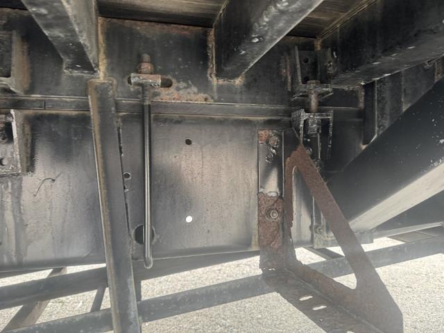 ギガ 2.9t吊4段セルフクレーン アルミブロック 4軸低床 古河ユニック URU504HN フックイン ラジコン スロープハンガー あゆみ板 8,600×2,330 積載11.8t アルミホイール 車検付 フルメッキ シフト:スムーサーG 3ペダル(27枚目)