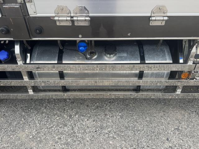 ギガ 2.9t吊4段セルフクレーン アルミブロック 4軸低床 古河ユニック URU504HN フックイン ラジコン スロープハンガー あゆみ板 8,600×2,330 積載11.8t アルミホイール 車検付 フルメッキ シフト:スムーサーG 3ペダル(34枚目)