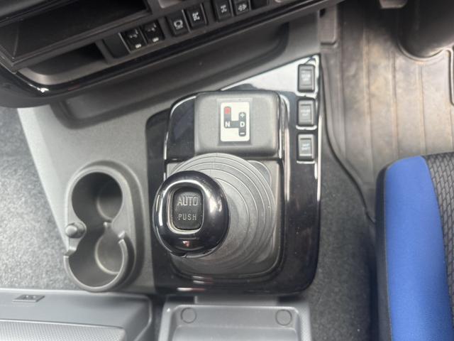 ギガ 2.9t吊4段セルフクレーン アルミブロック 4軸低床 古河ユニック URU504HN フックイン ラジコン スロープハンガー あゆみ板 8,600×2,330 積載11.8t アルミホイール 車検付 フルメッキ シフト:スムーサーG 3ペダル(37枚目)