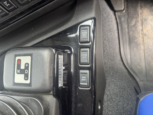 ギガ 2.9t吊4段セルフクレーン アルミブロック 4軸低床 古河ユニック URU504HN フックイン ラジコン スロープハンガー あゆみ板 8,600×2,330 積載11.8t アルミホイール 車検付 フルメッキ シフト:スムーサーG 3ペダル(40枚目)