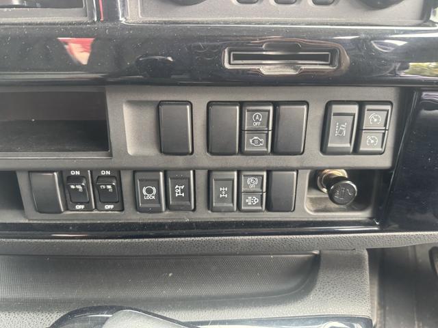 ギガ 2.9t吊4段セルフクレーン アルミブロック 4軸低床 古河ユニック URU504HN フックイン ラジコン スロープハンガー あゆみ板 8,600×2,330 積載11.8t アルミホイール 車検付 フルメッキ シフト:スムーサーG 3ペダル(42枚目)