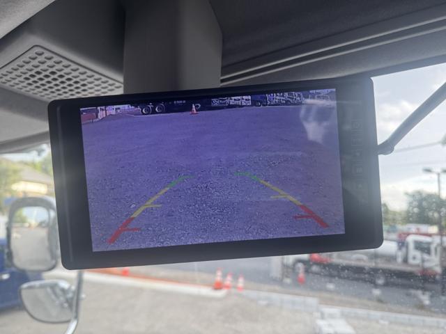 ギガ 2.9t吊4段セルフクレーン アルミブロック 4軸低床 古河ユニック URU504HN フックイン ラジコン スロープハンガー あゆみ板 8,600×2,330 積載11.8t アルミホイール 車検付 フルメッキ シフト:スムーサーG 3ペダル(46枚目)