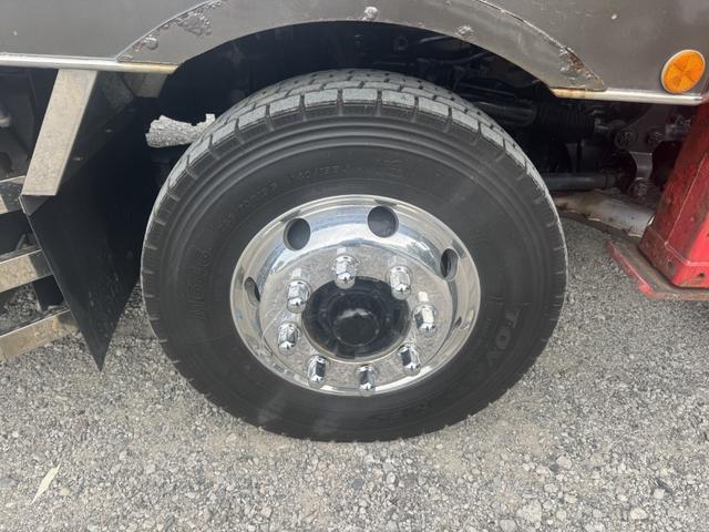 ギガ 2.9t吊4段セルフクレーン アルミブロック 4軸低床 古河ユニック URU504HN フックイン ラジコン スロープハンガー あゆみ板 8,600×2,330 積載11.8t アルミホイール 車検付 フルメッキ シフト:スムーサーG 3ペダル(58枚目)