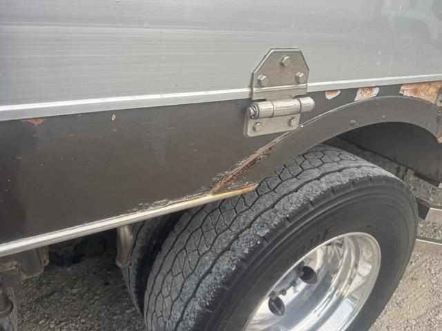 ギガ 2.9t吊4段セルフクレーン アルミブロック 4軸低床 古河ユニック URU504HN フックイン ラジコン スロープハンガー あゆみ板 8,600×2,330 積載11.8t アルミホイール 車検付 フルメッキ シフト:スムーサーG 3ペダル(64枚目)