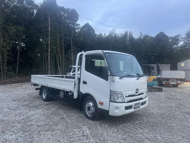 デュトロ 木平 ワイドロング 4,370×2,090 3方開 丸かんフック3対 精工ラック 走行53千km 積載2t F6 6速 マニュアル 平ボディー 平ボデー ETC1.0 アイドリングストップ LEDヘッドライト(3枚目)