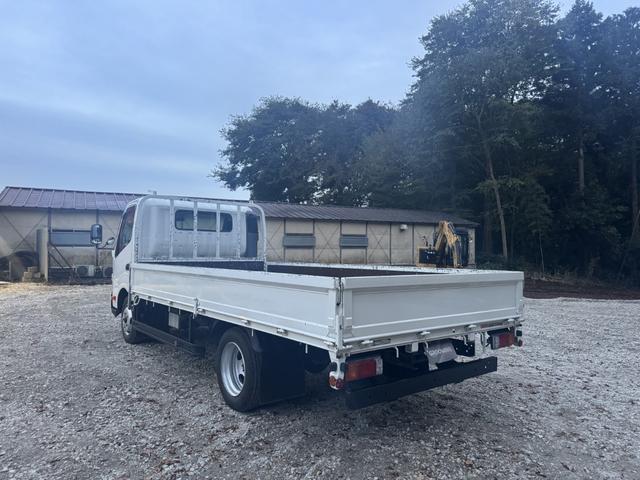 デュトロ 木平 ワイドロング 4,370×2,090 3方開 丸かんフック3対 精工ラック 走行53千km 積載2t F6 6速 マニュアル 平ボディー 平ボデー ETC1.0 アイドリングストップ LEDヘッドライト(5枚目)